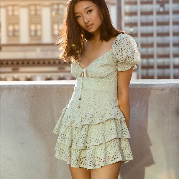 Sage ruffled romper - Picture 4 of 7